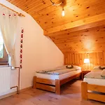Chalet U Vincenta S Finskou Saunou A Altankom *